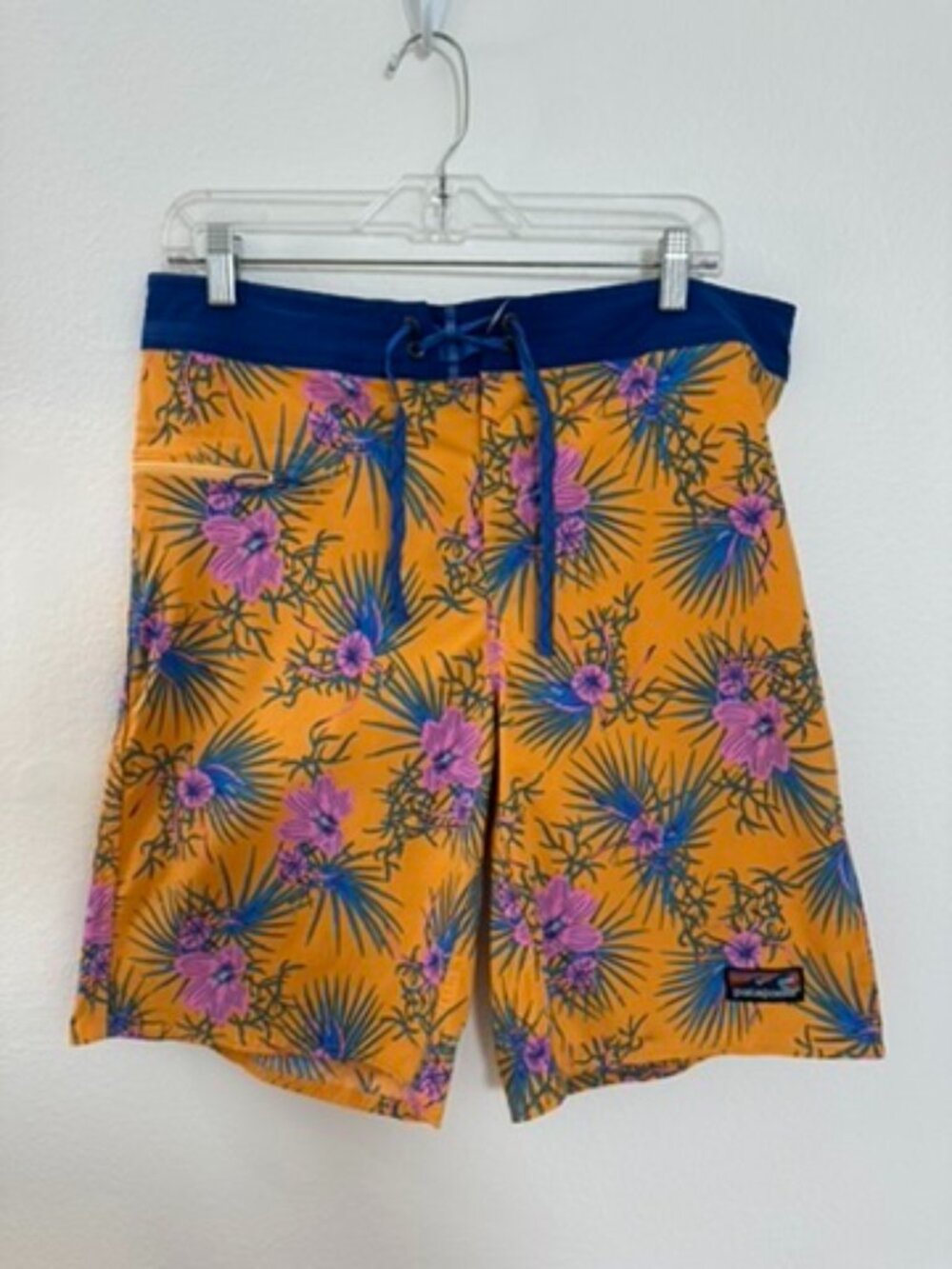 Patagonia Mens Palm Tropical Floral Wavefarer Boardshorts Saffron Orange Size 34